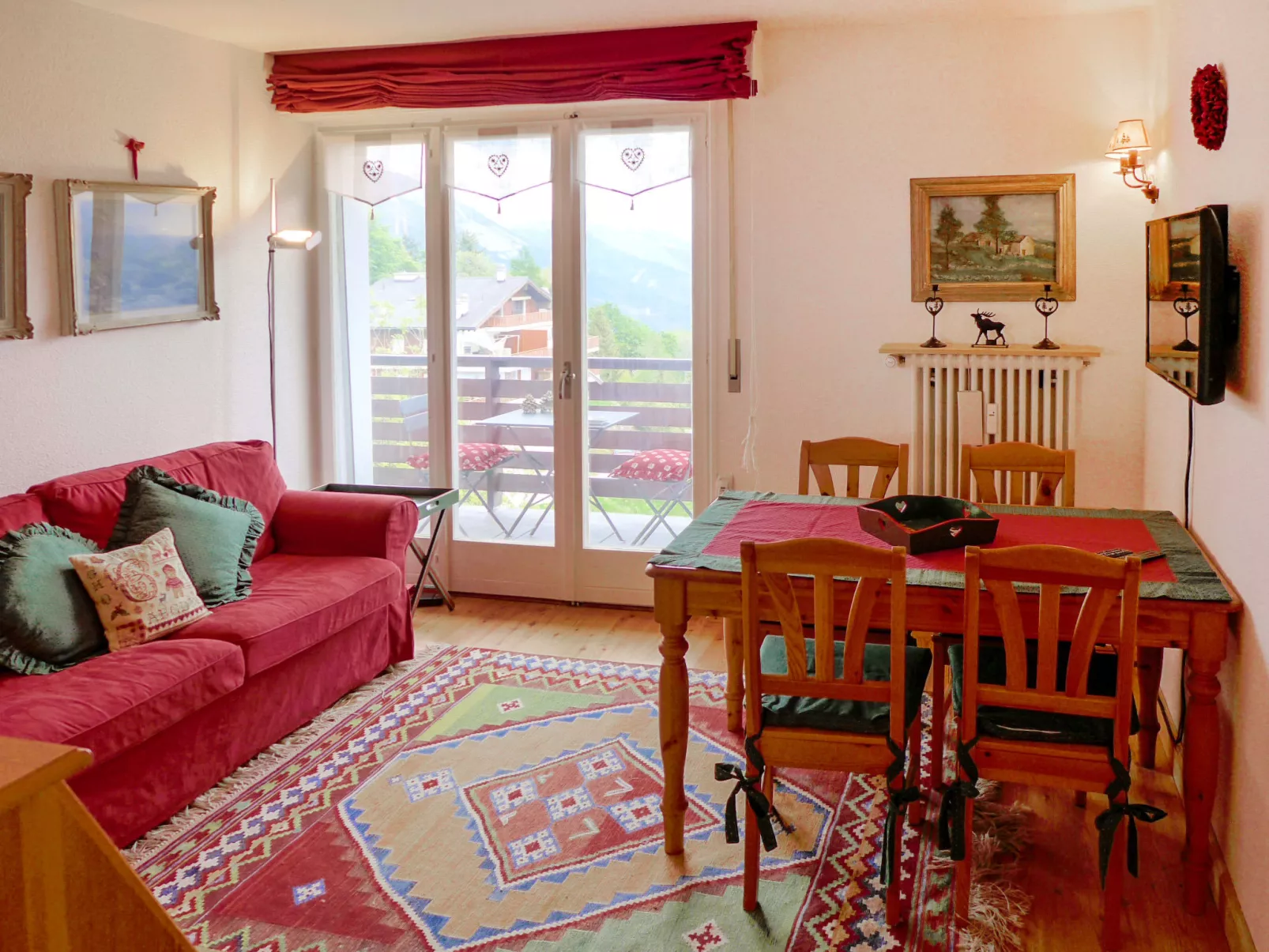 Europa Est 2 / APT 83-Inside