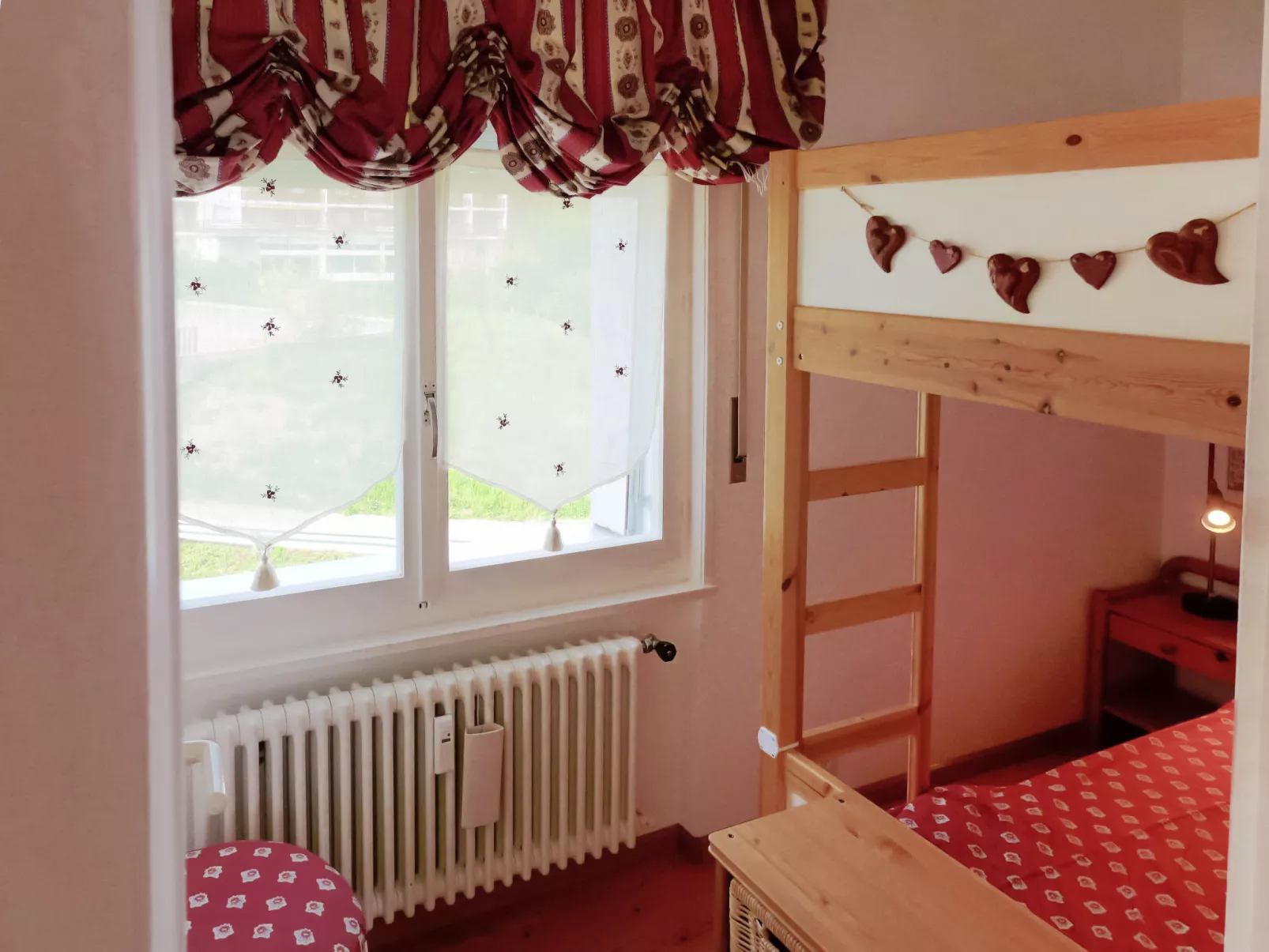 Europa Est 2 / APT 83-Inside