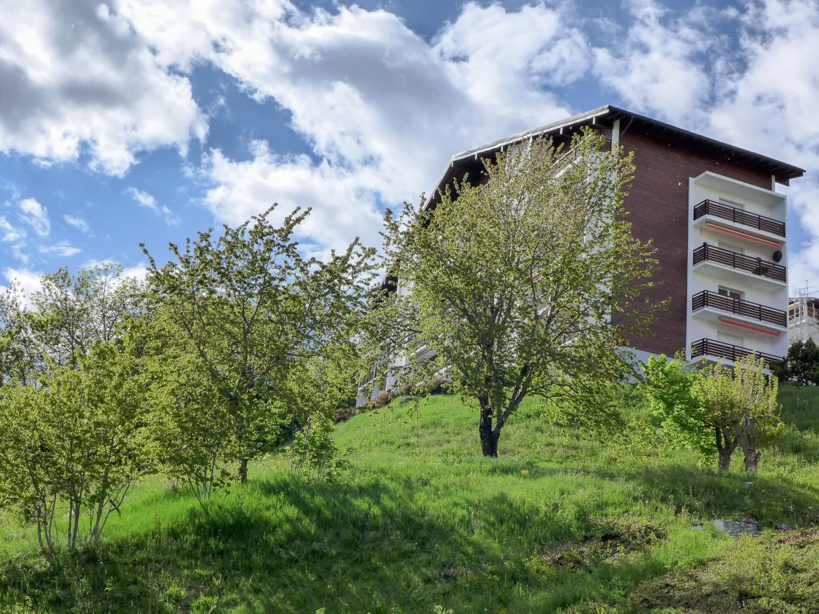 Europa Est 2 / APT 83-Outside