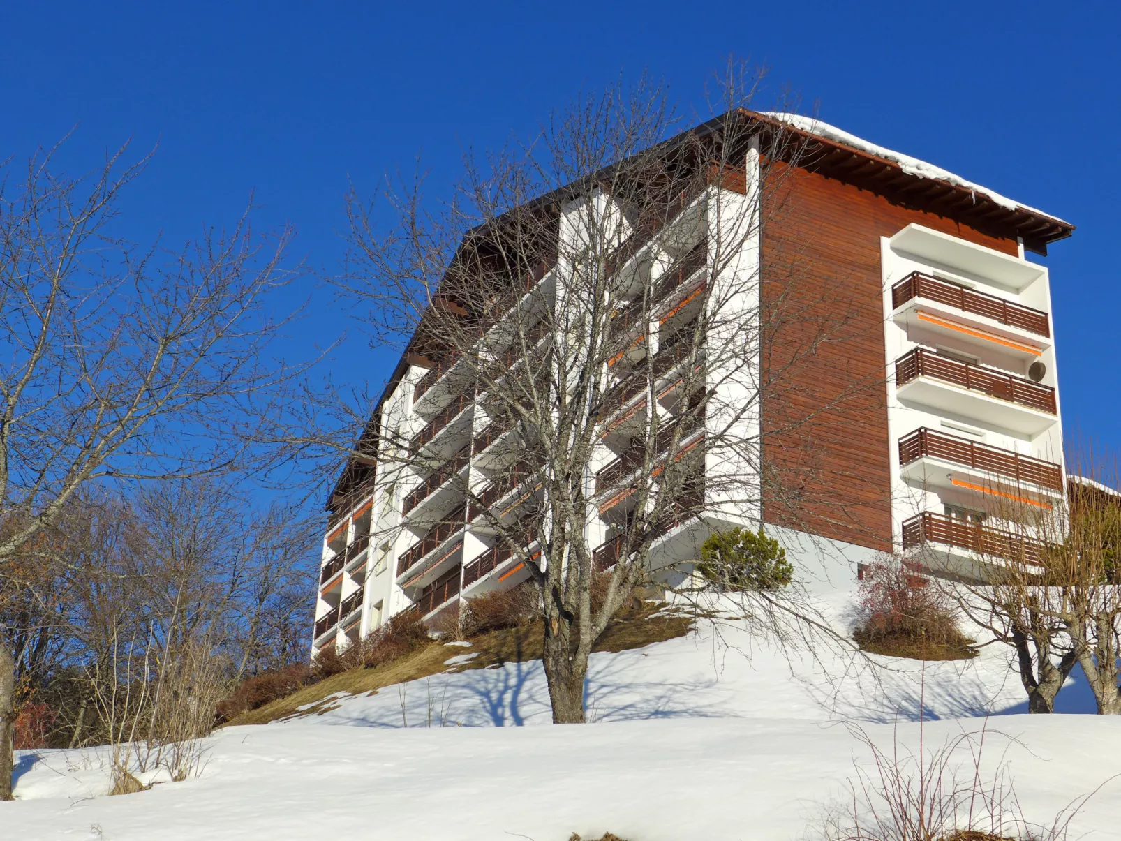 Europa Est 2 / APT 83-Outside