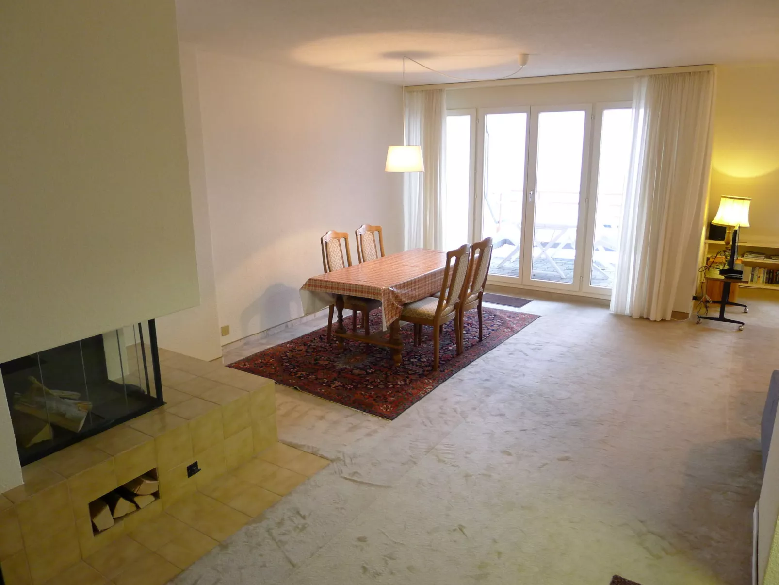 Apartment 10-Drinnen
