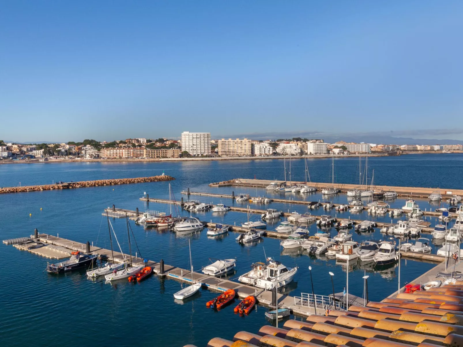 Port L'escala-Draußen