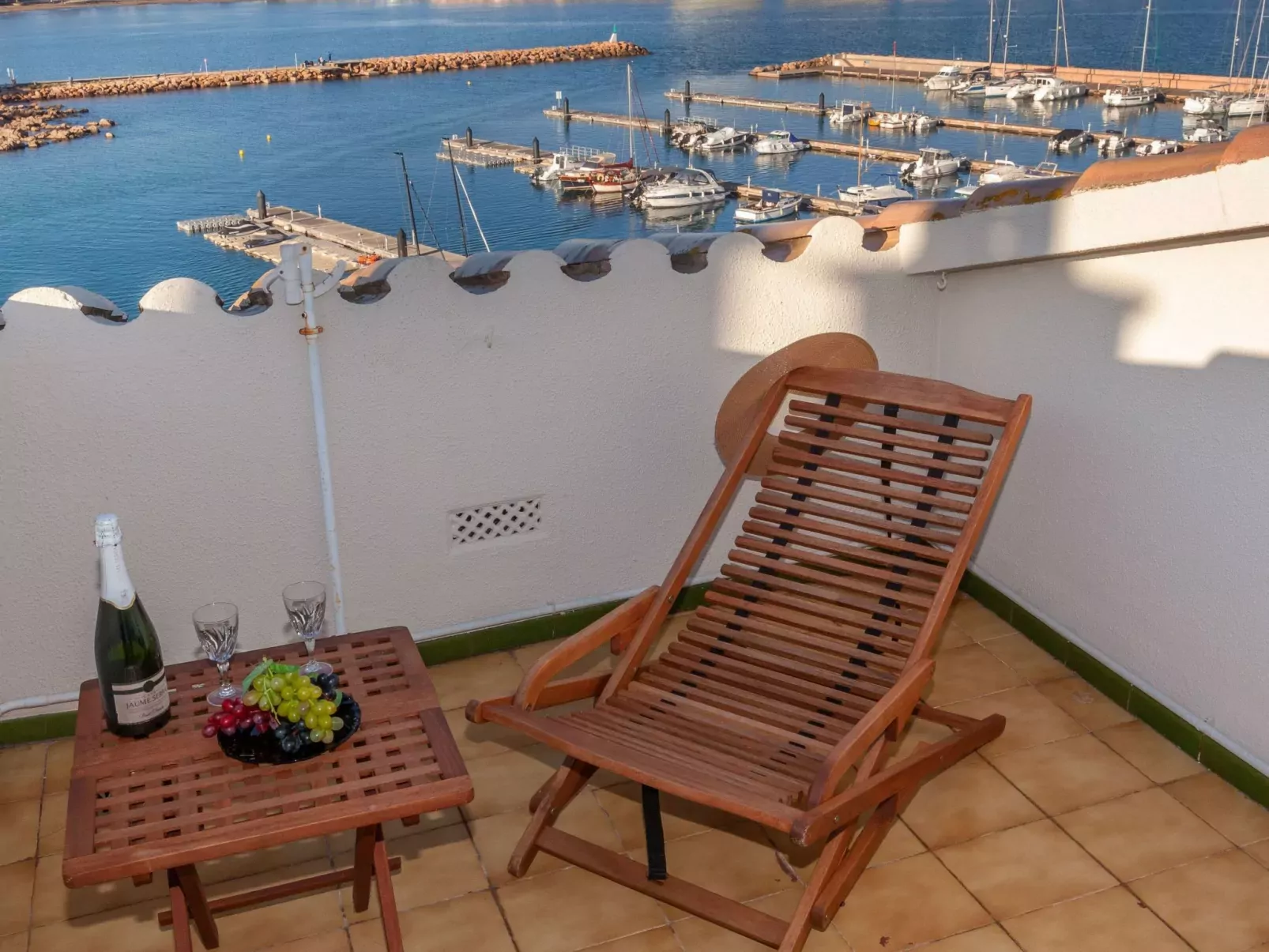 Port L'escala-Draußen