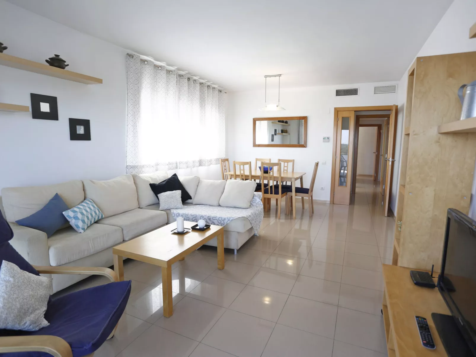 Nou Salou-Inside