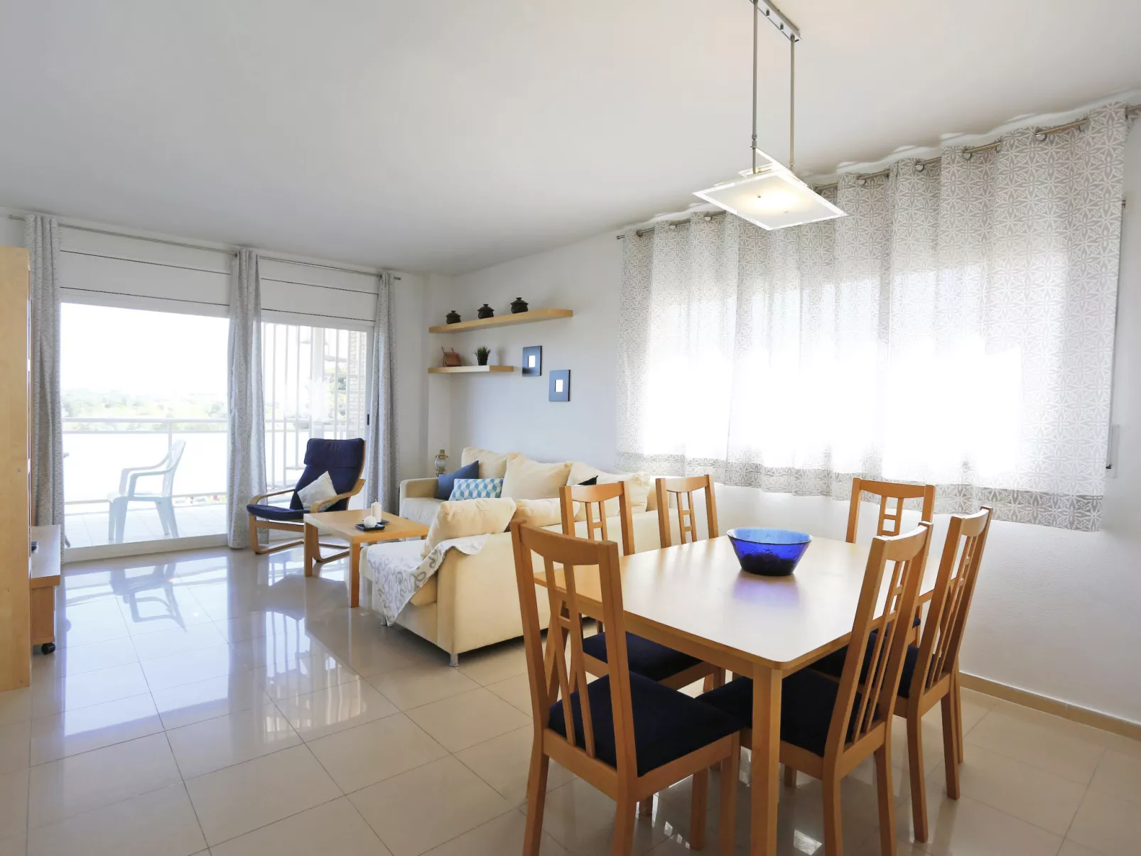 Nou Salou-Inside