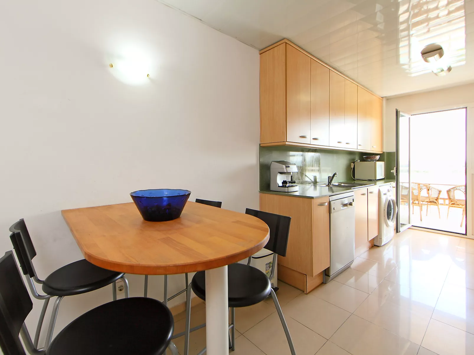 Nou Salou-Inside