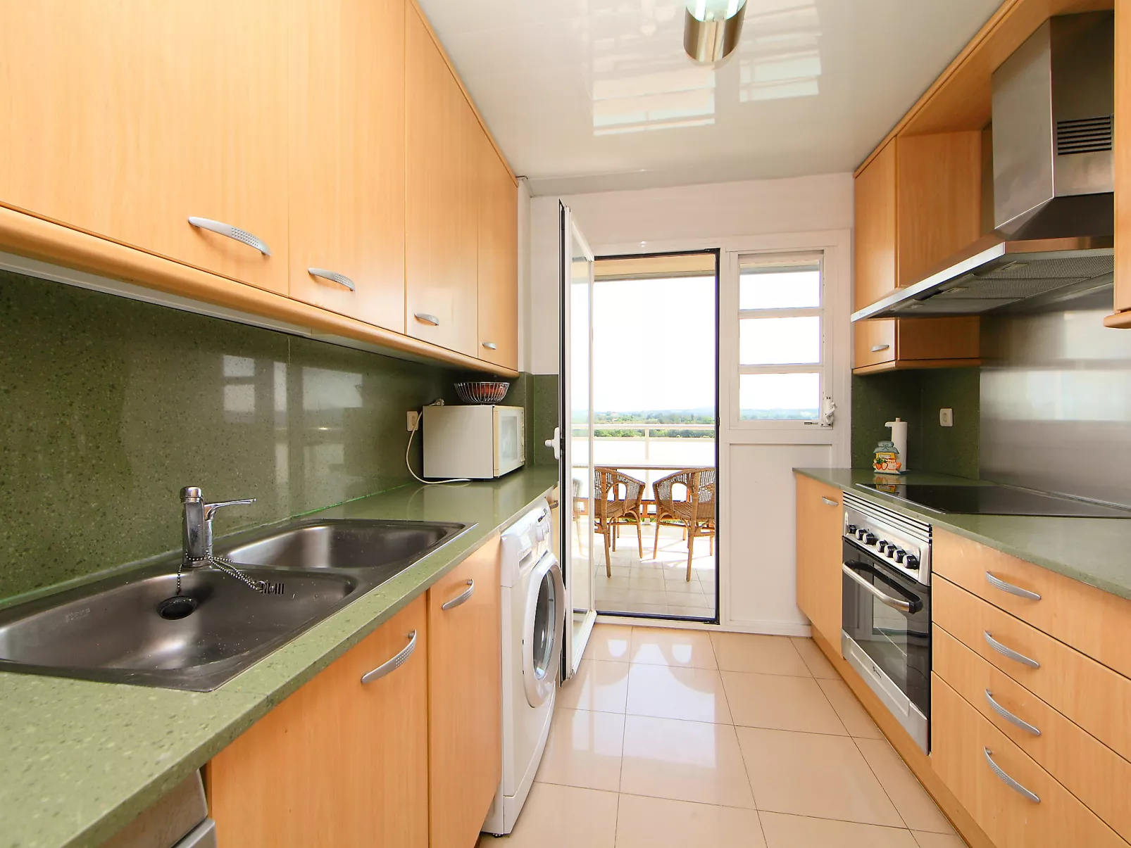 Nou Salou-Inside