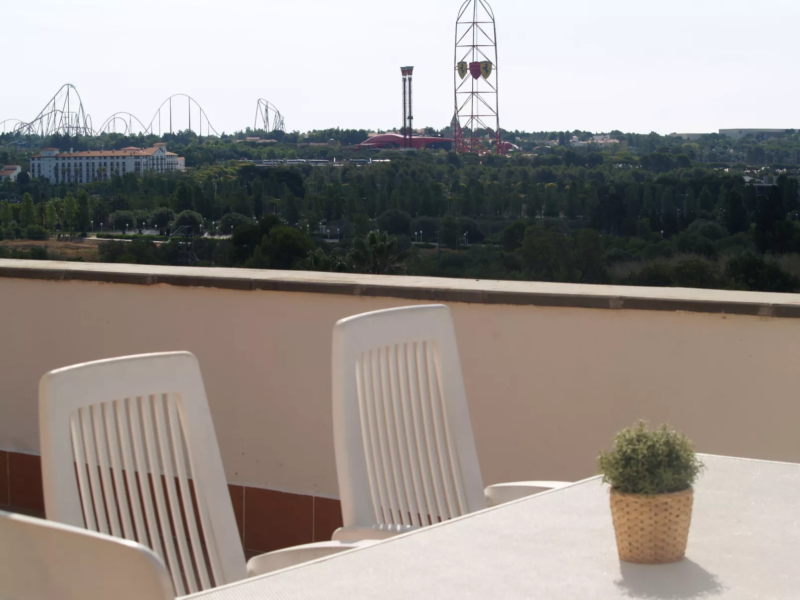 Nou Salou-Outside