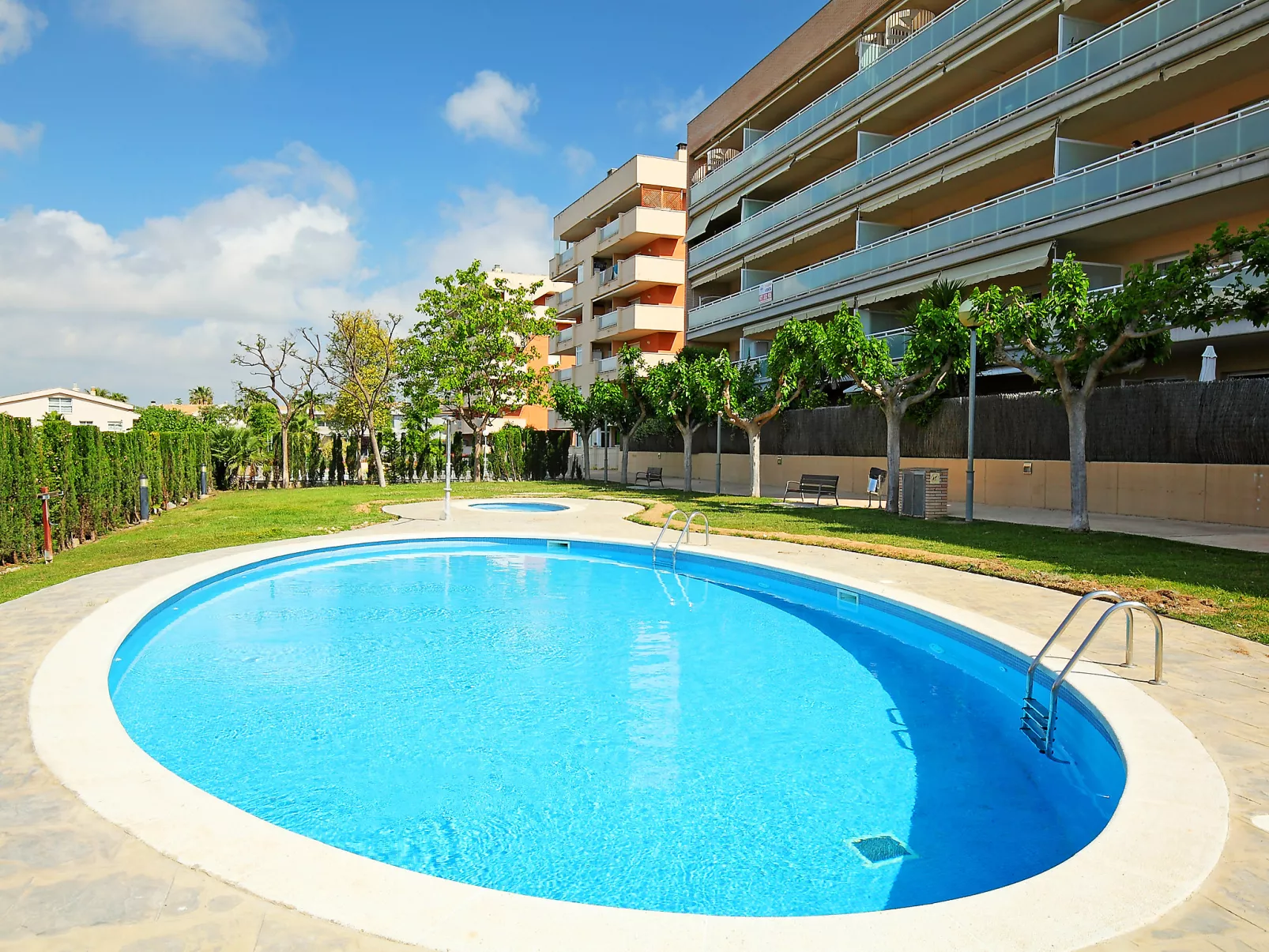Nou Salou-Outside