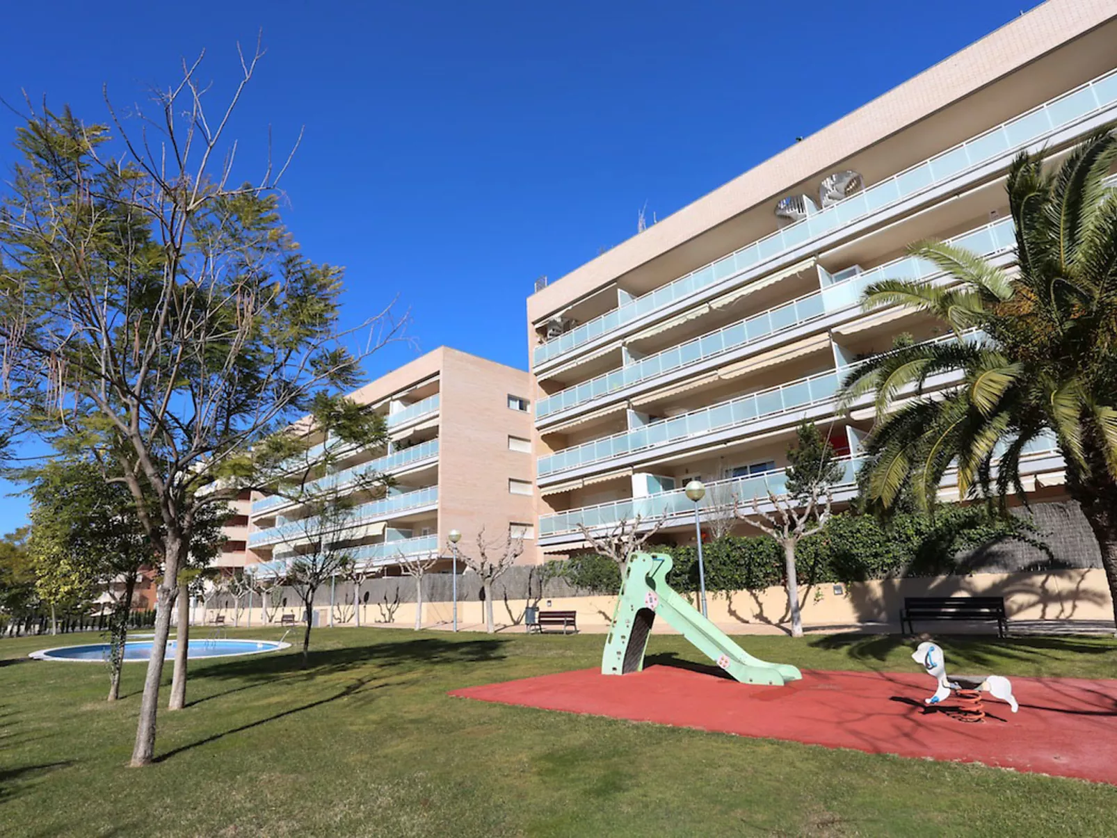 Nou Salou-Outside