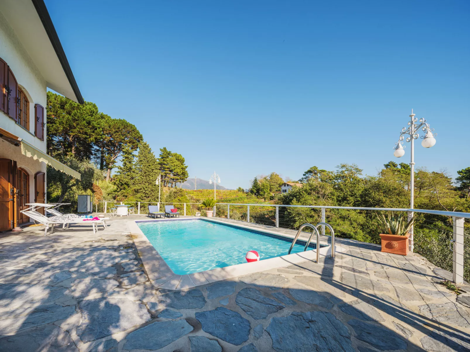 Villa Mistral-Outside