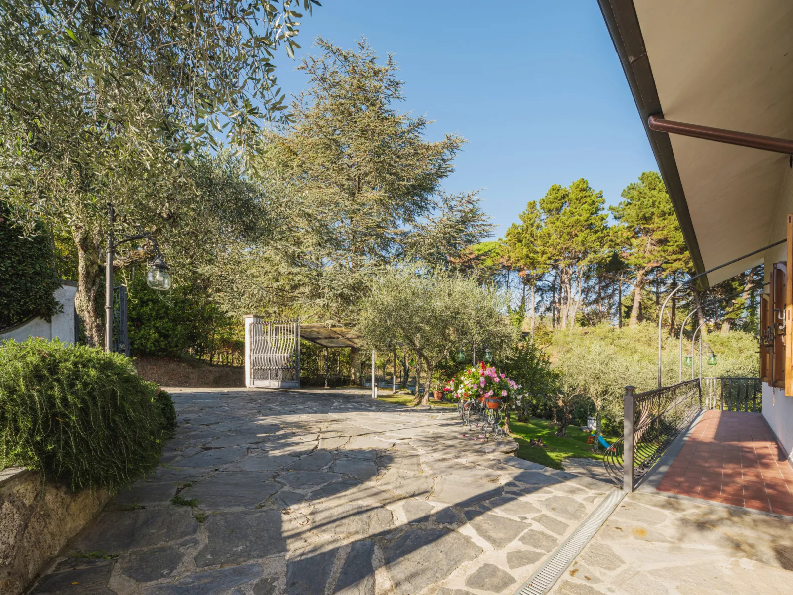 Villa Mistral-Outside
