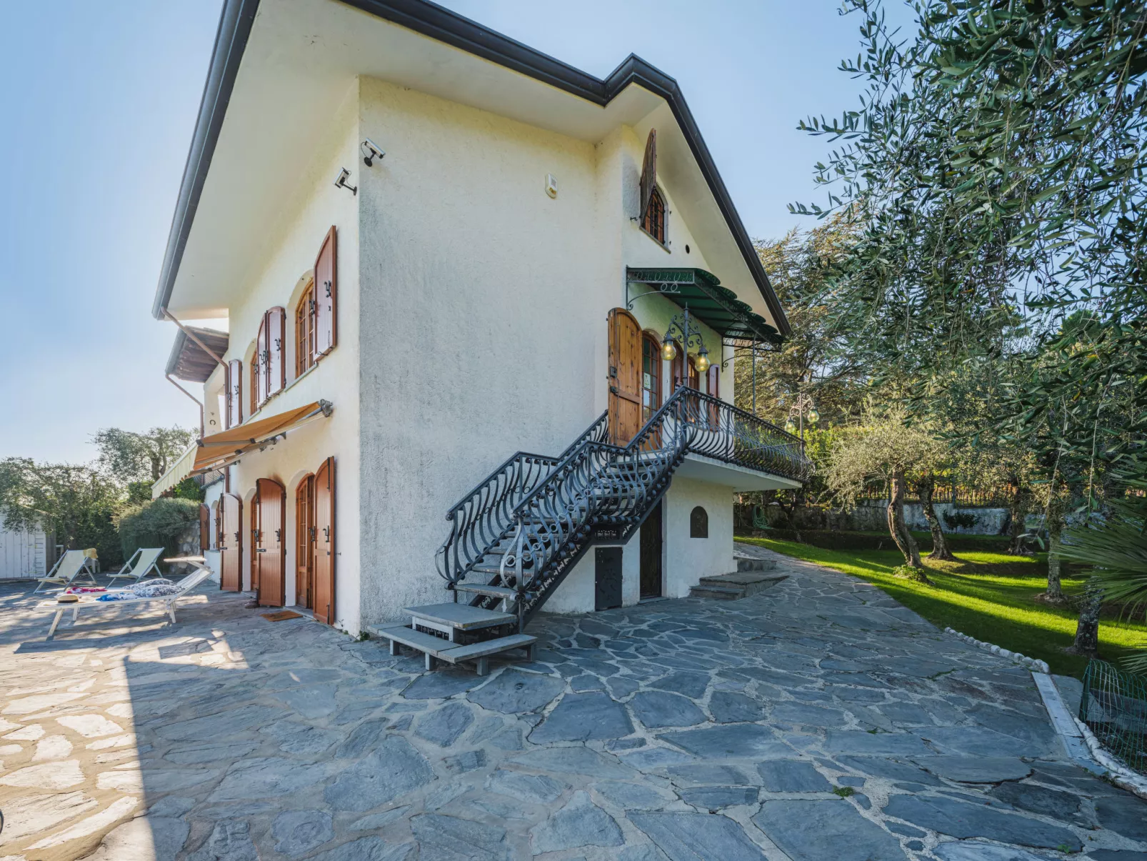 Villa Mistral-Outside
