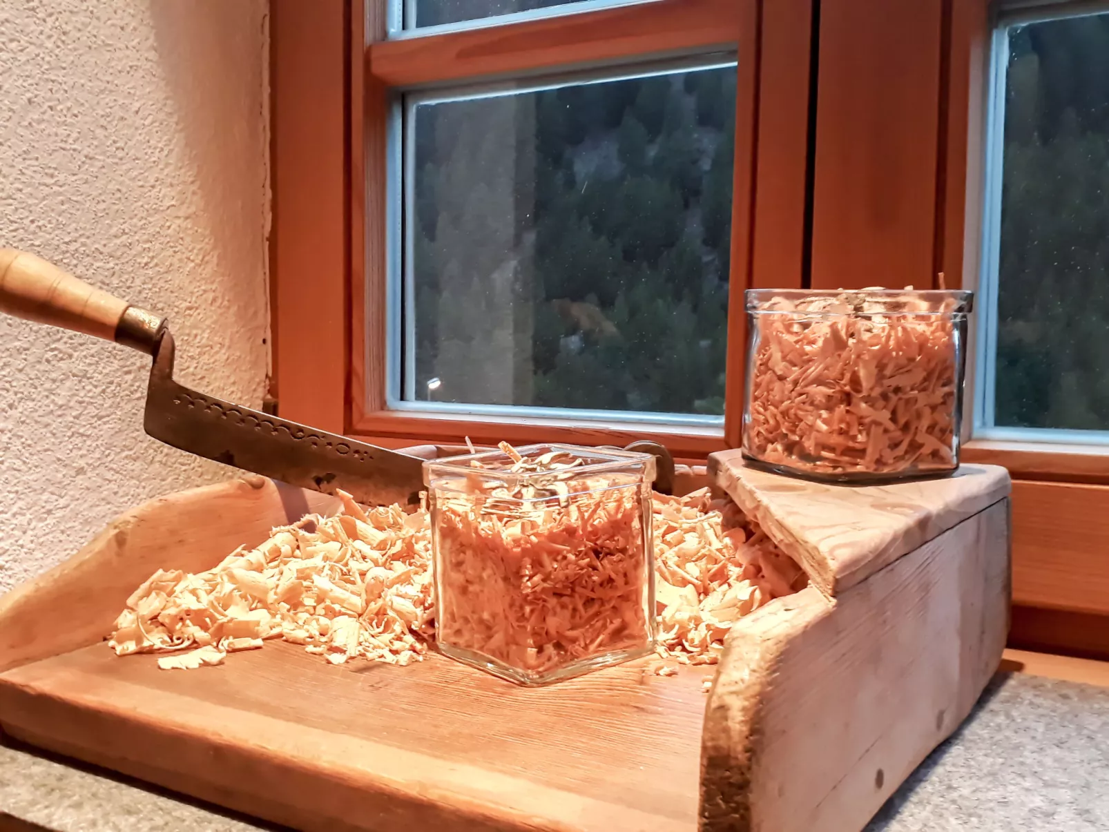 Beim Holzschnitzer-Drinnen