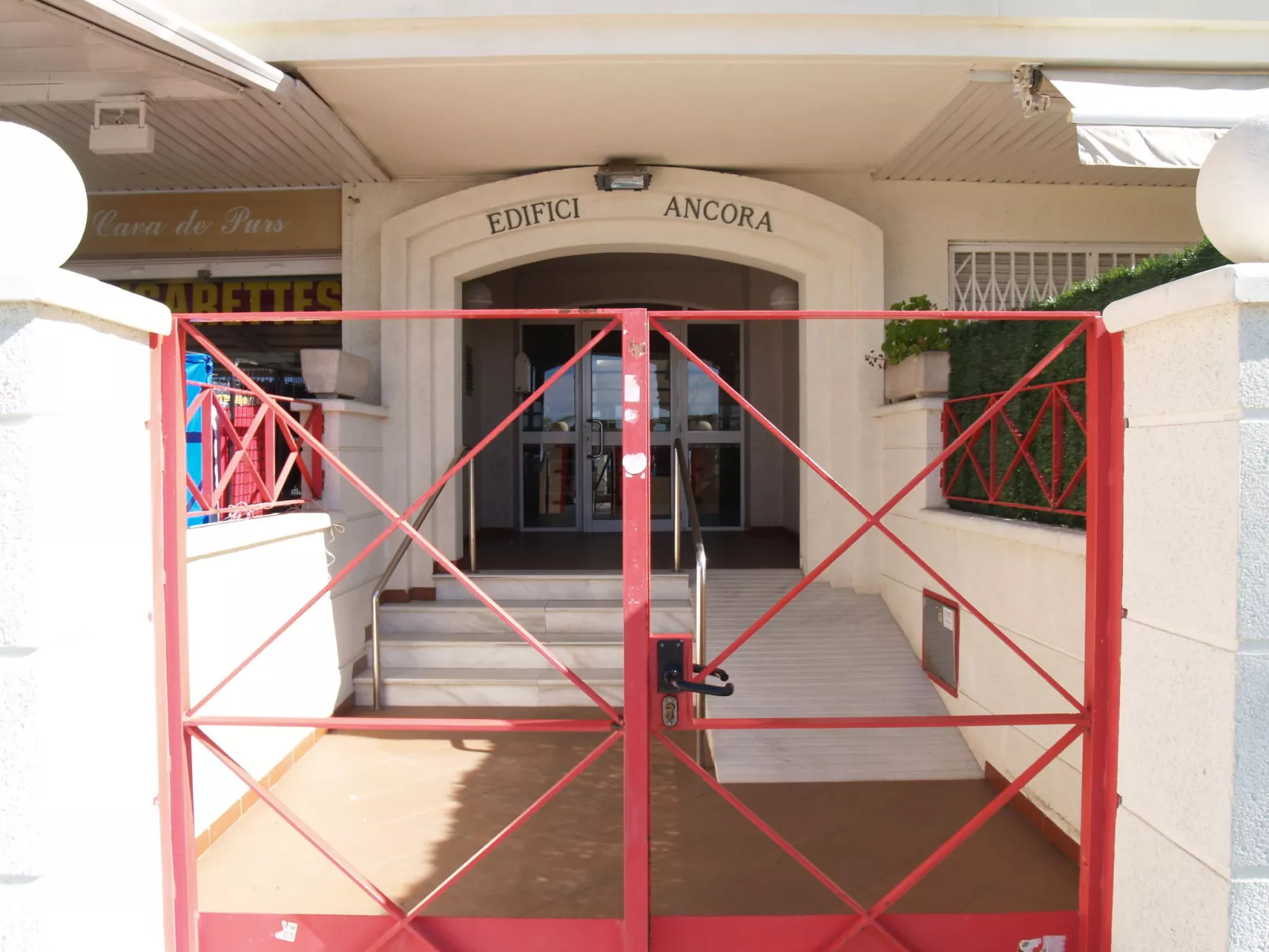 Ancora-Outside