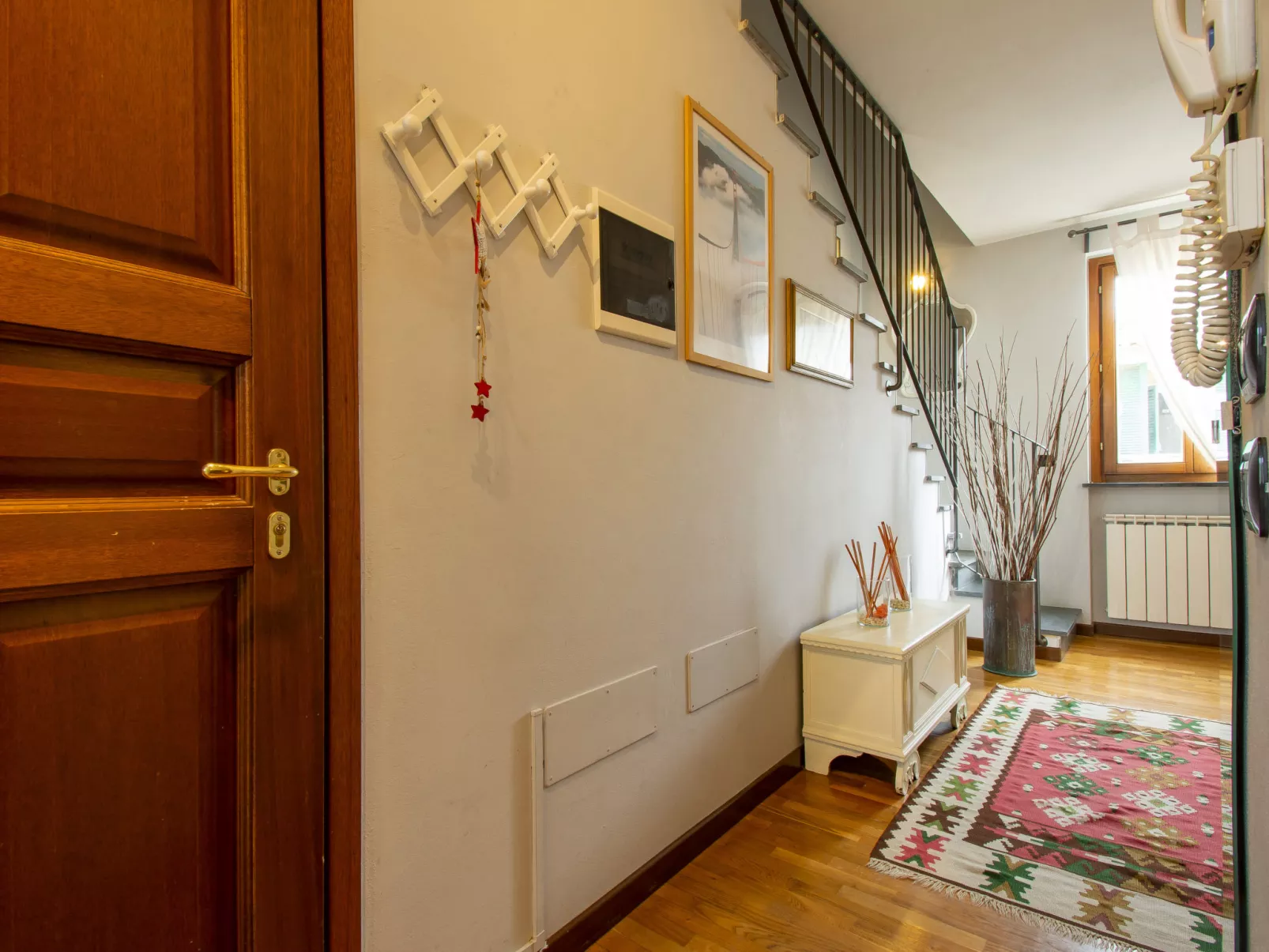 La Rondine (LUU280)-Inside