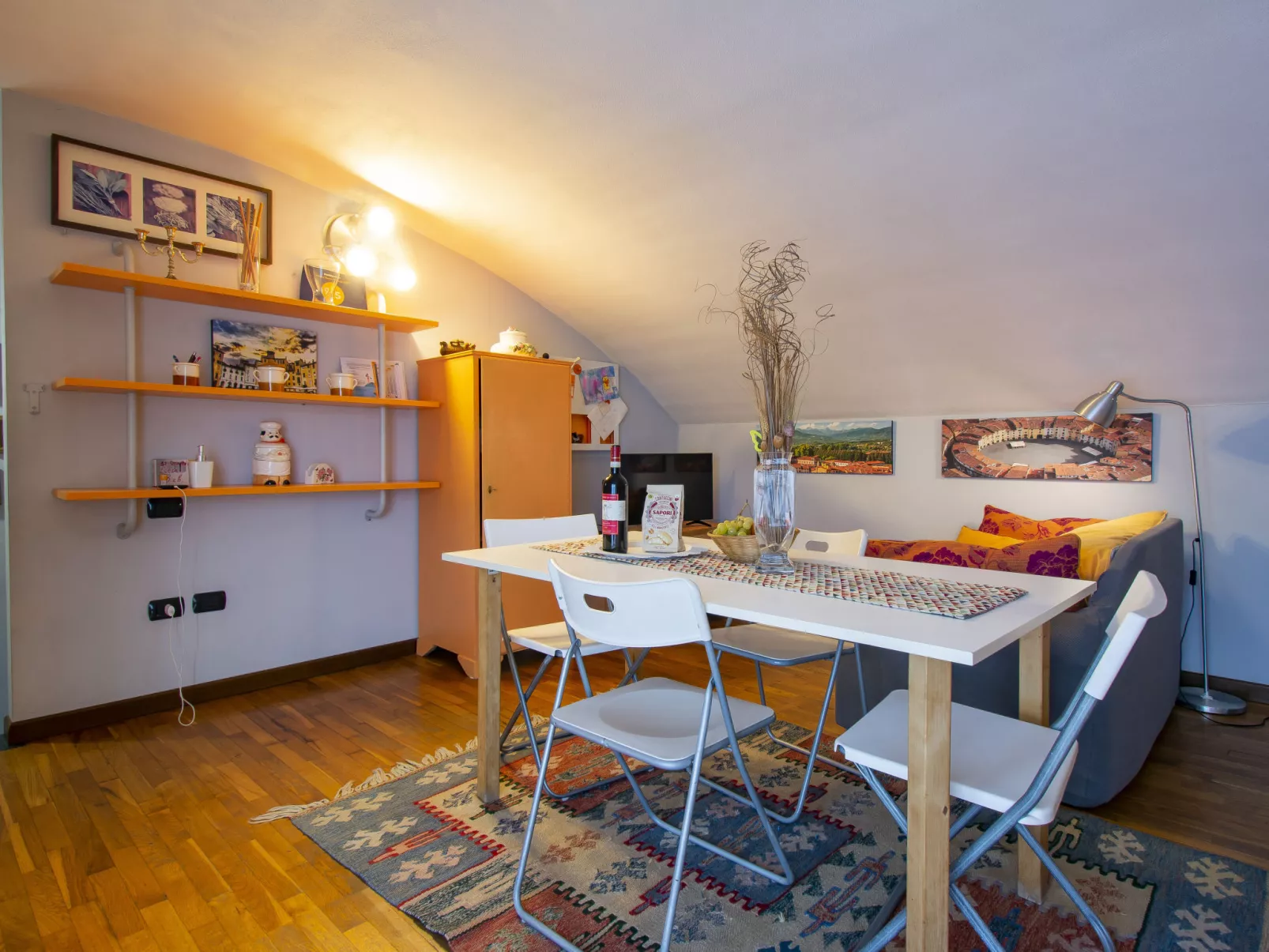 La Rondine (LUU280)-Inside