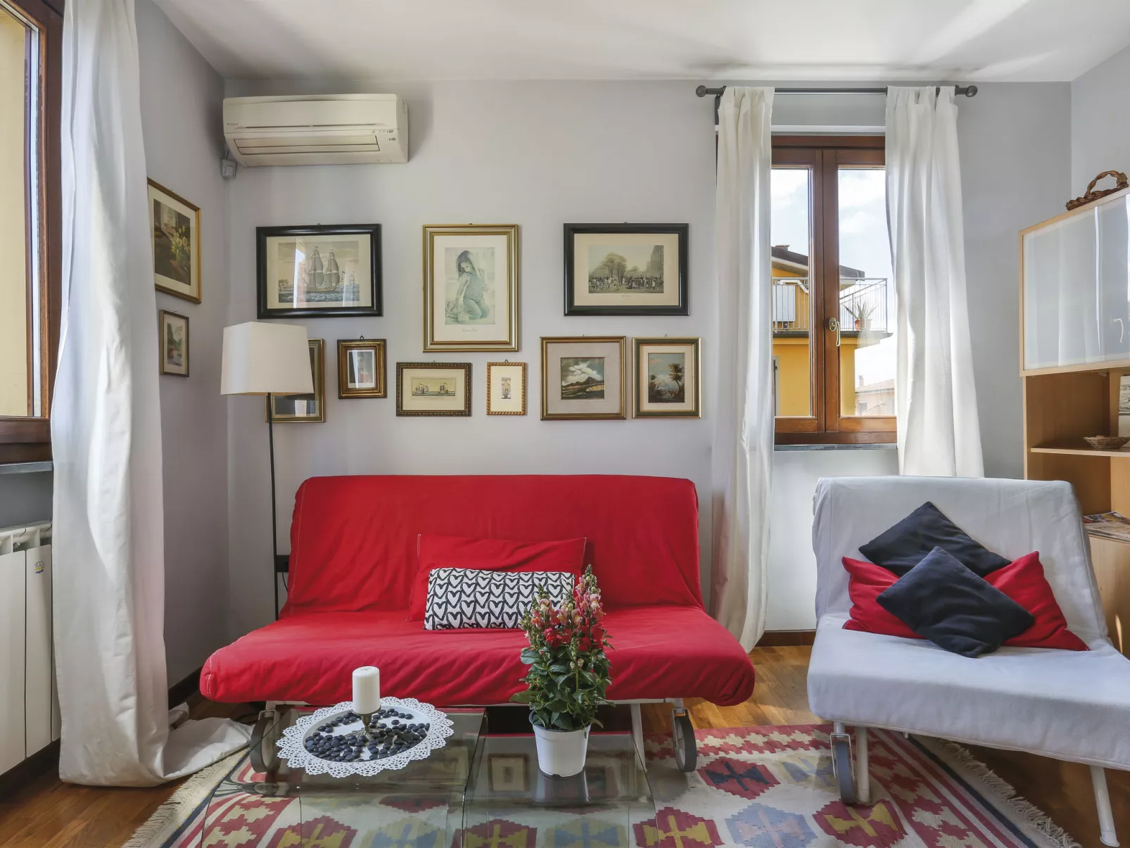 La Rondine (LUU280)-Inside