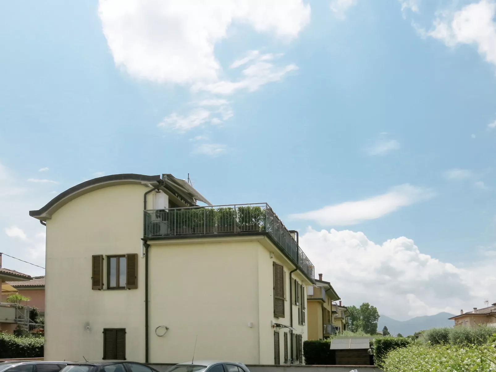 La Rondine (LUU280)-Outside