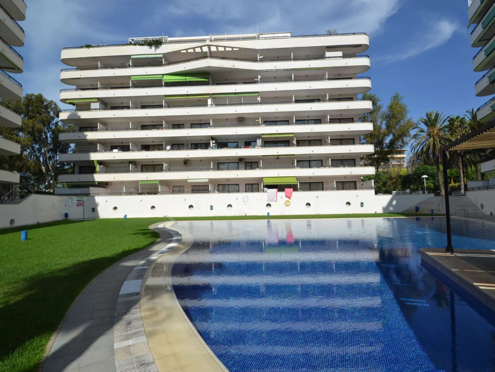 Riviera Park J 22-Outside