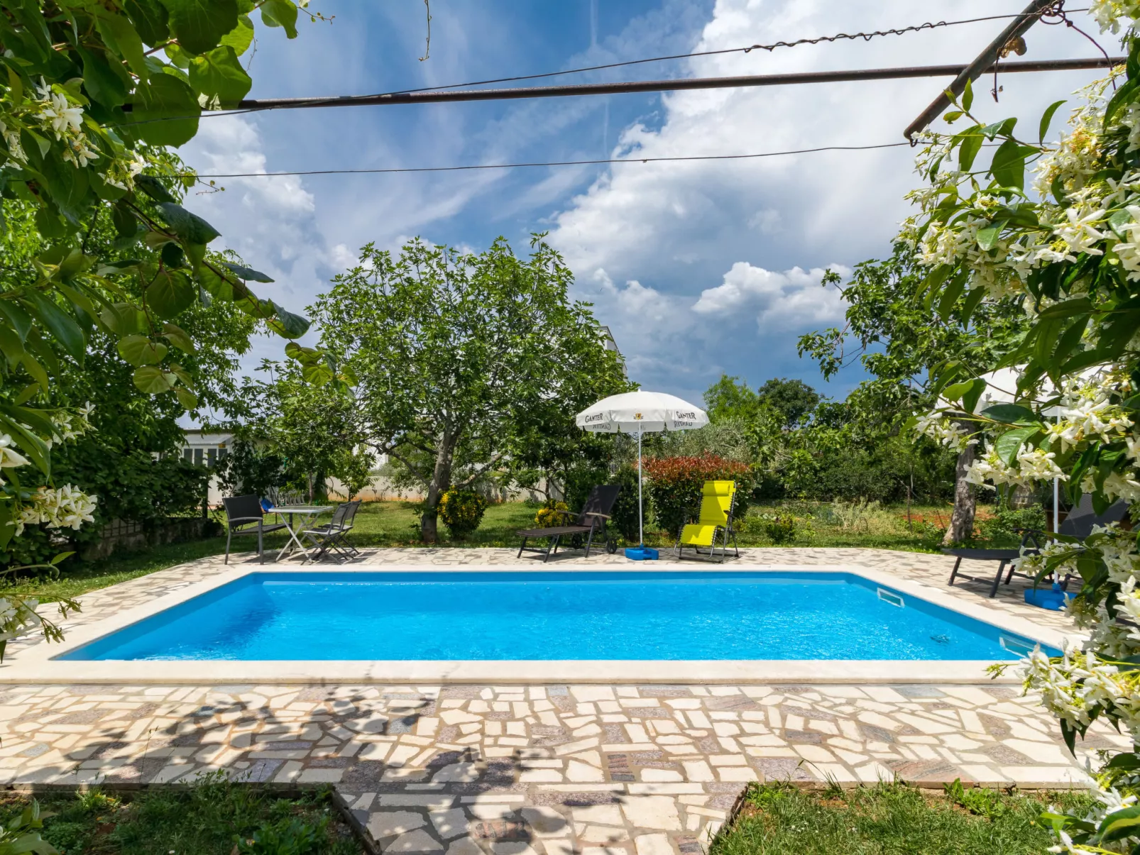 Villa Sandra-Outside