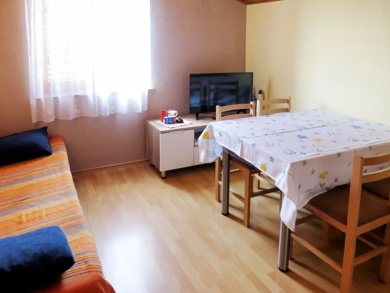 Ruža 1-Inside