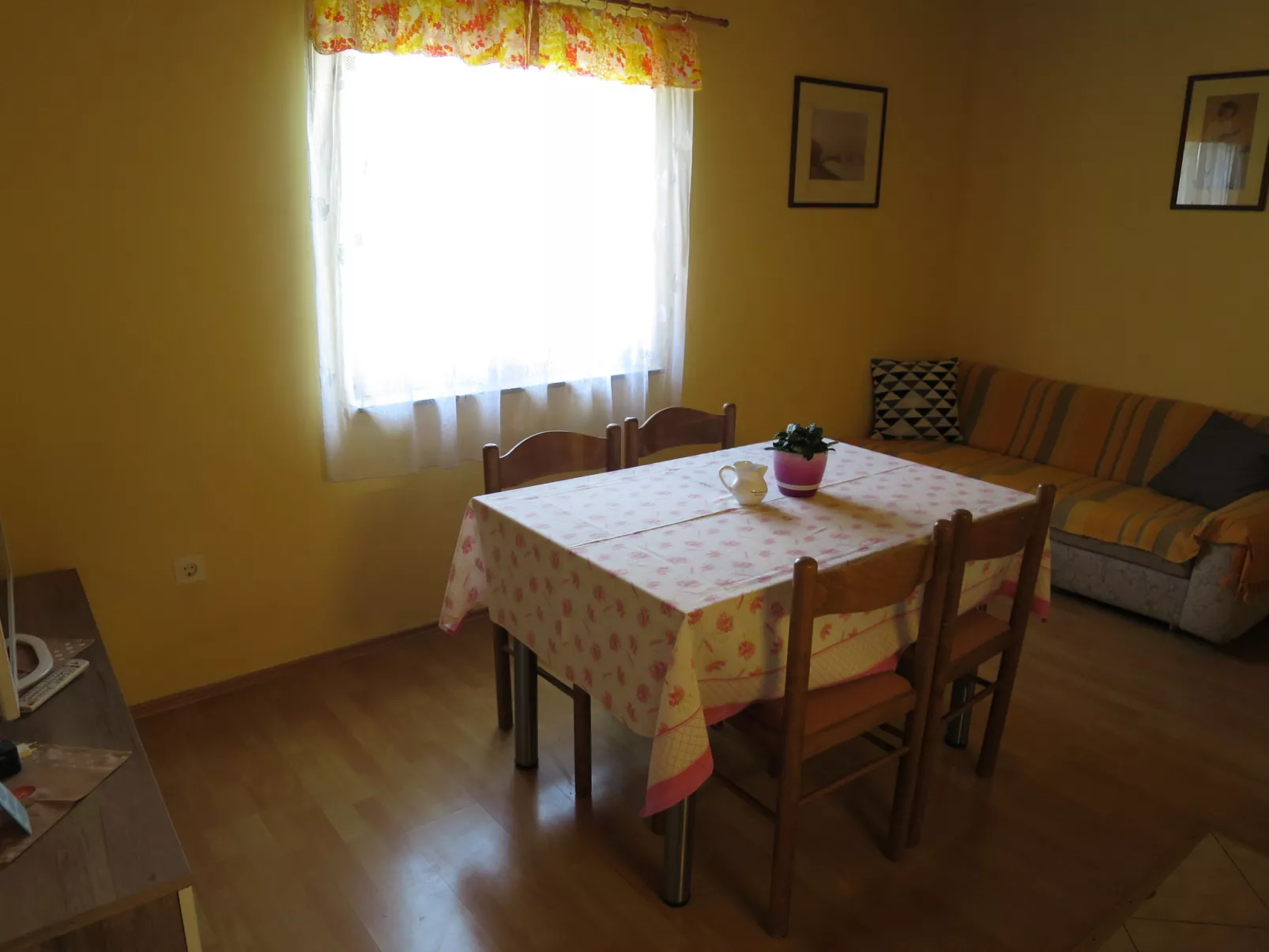Ruža 1-Inside