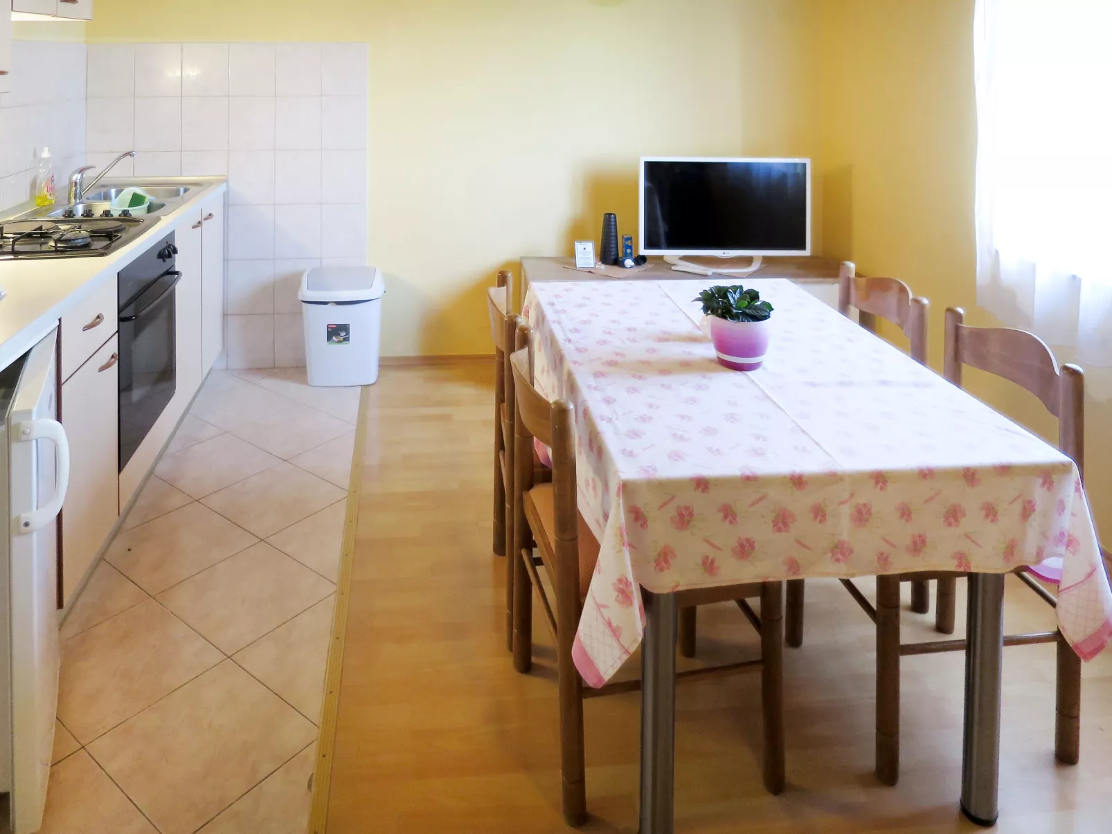 Ruža 1-Inside