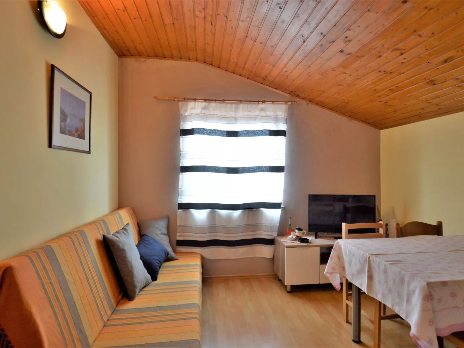 Ruža 2-Inside