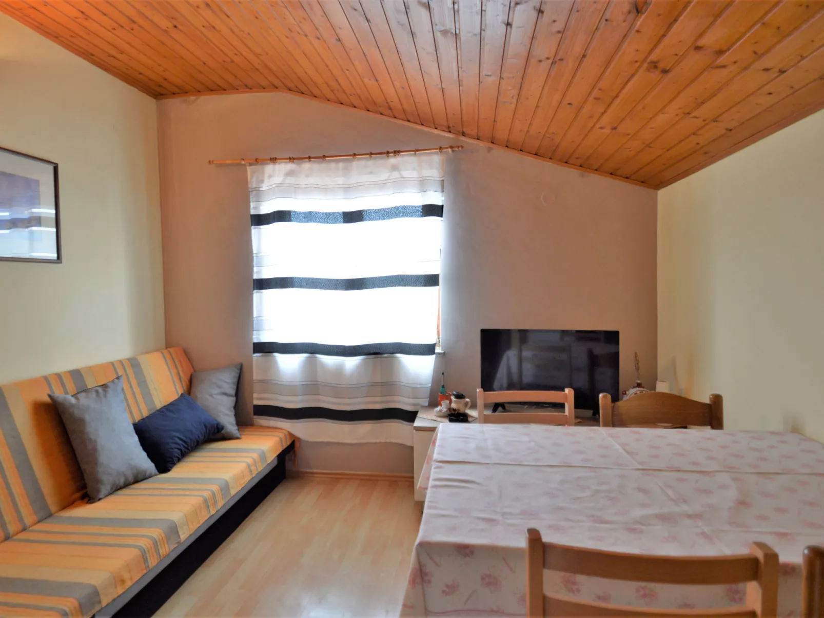 Ruža 2-Inside