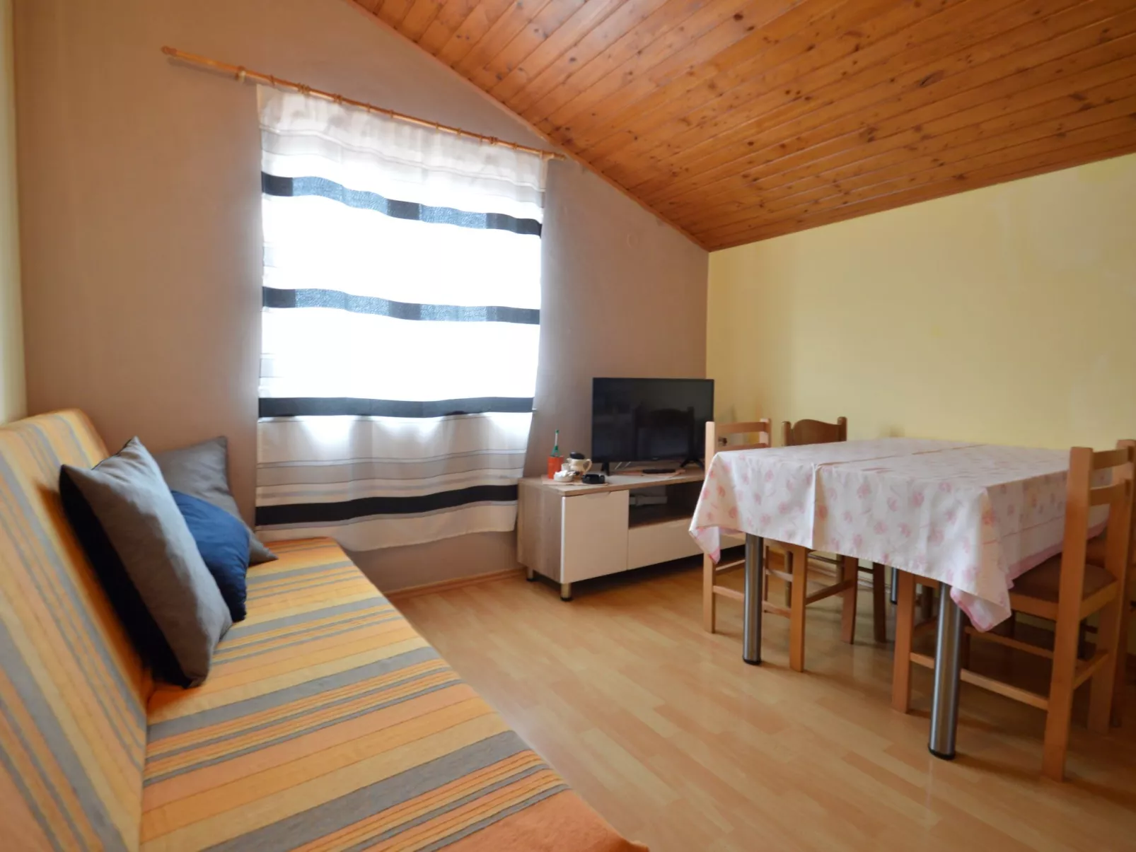 Ruža 2-Inside