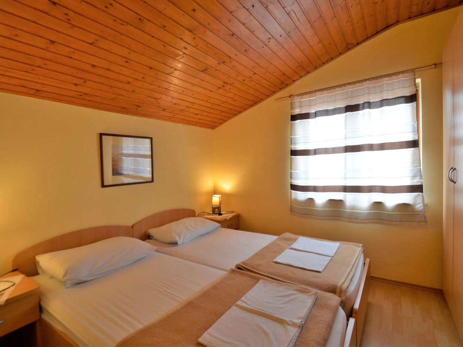 Ruža 2-Inside