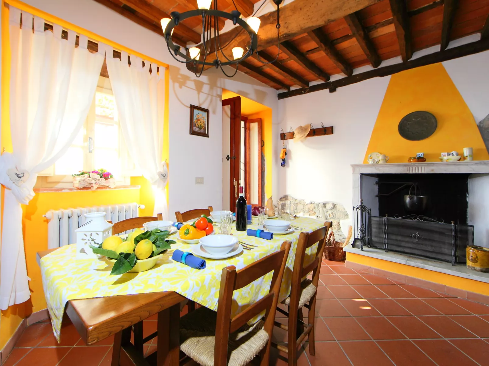 Casa di Nena-Inside