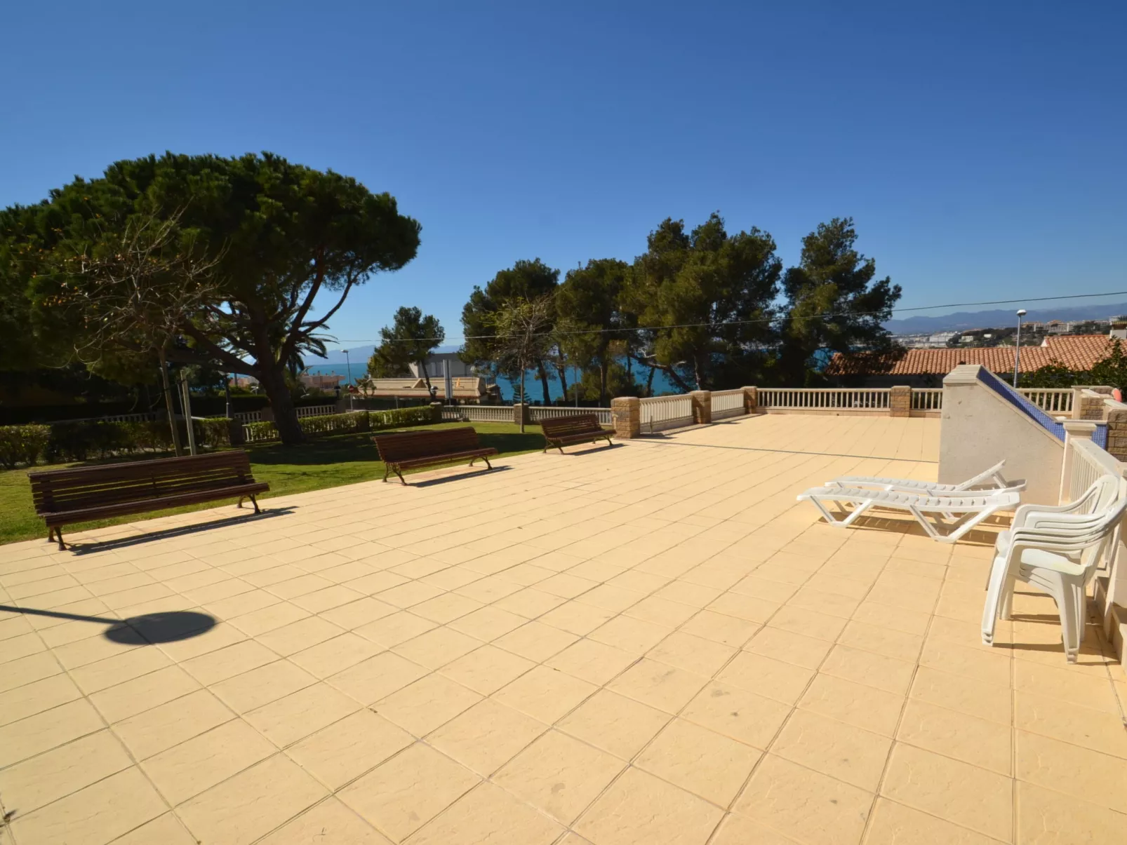 Cye 6 Cap Salou-Outside