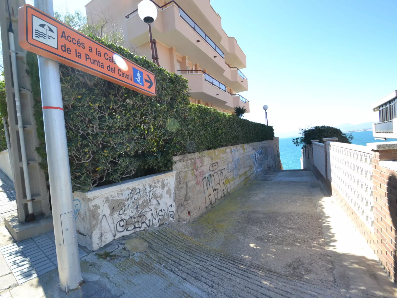 Cye 6 Cap Salou-Outside