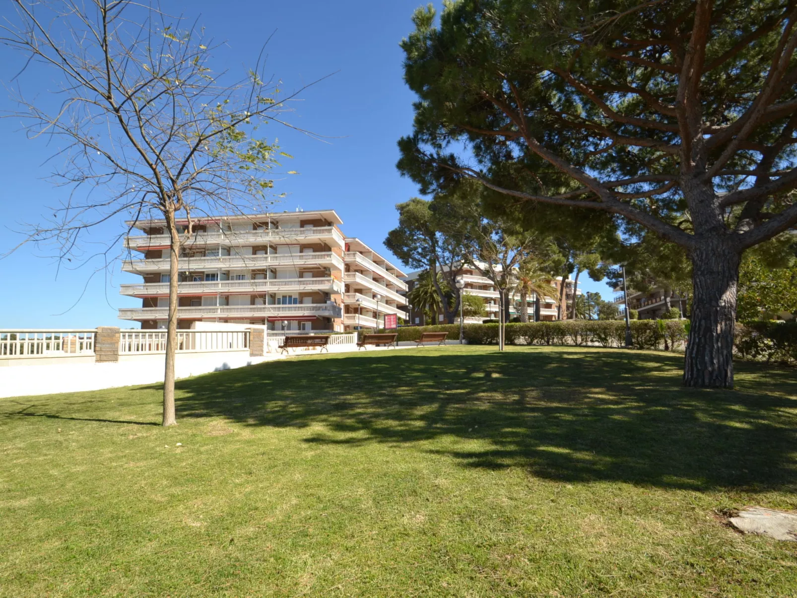 Cye 6 Cap Salou-Outside