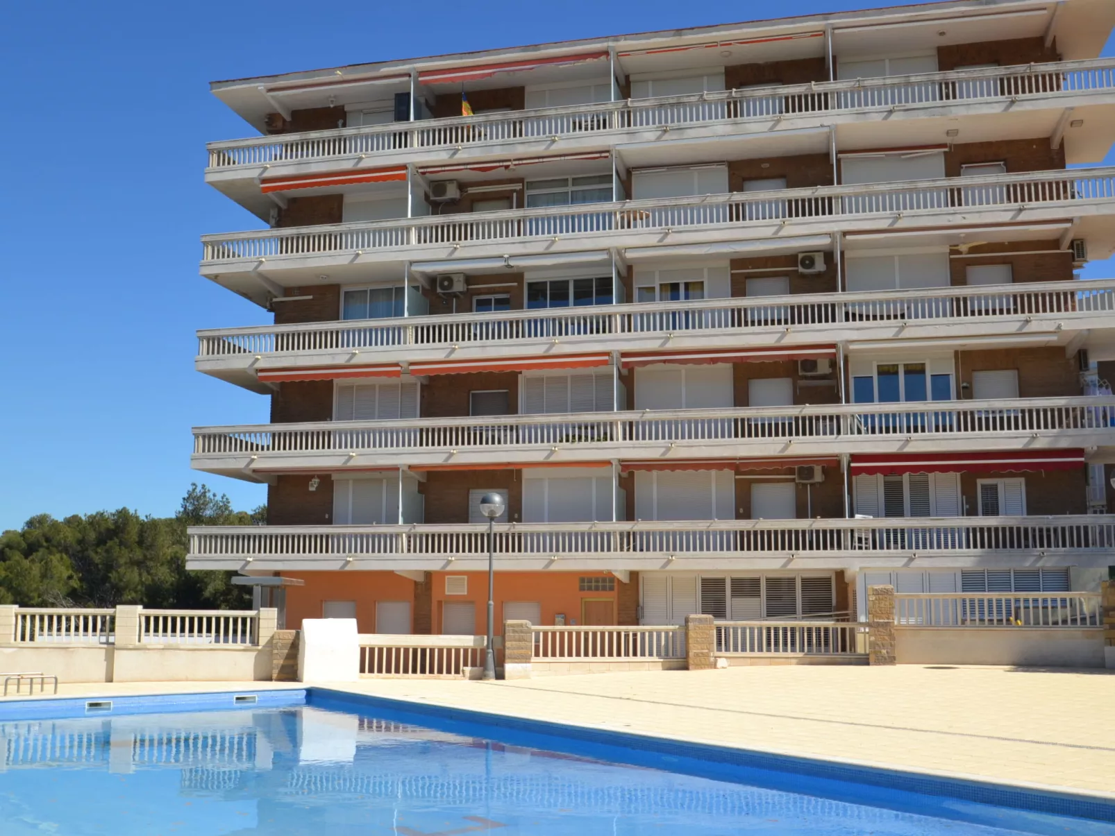 Cye 6 Cap Salou-Outside