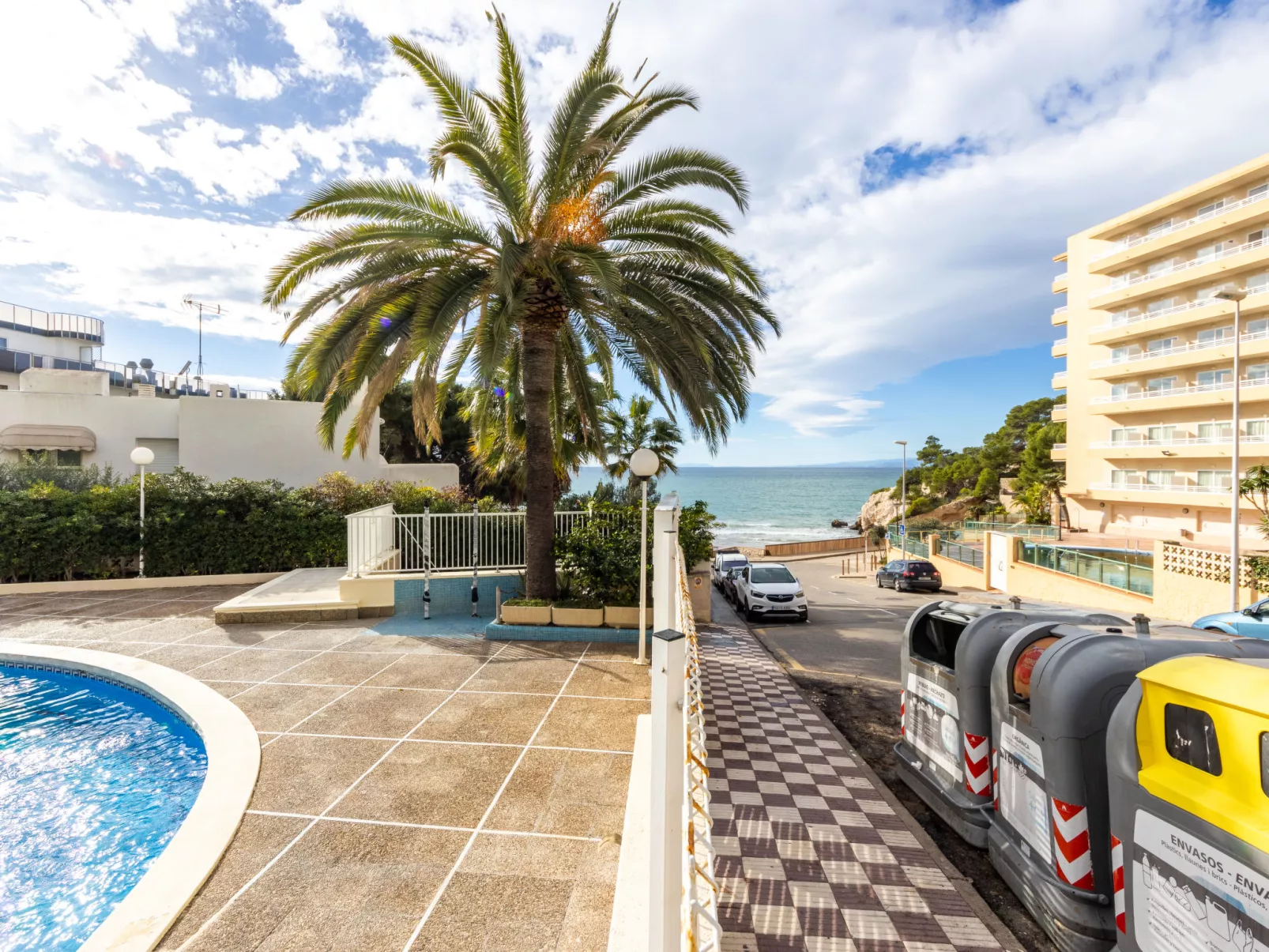 Calafont-Outside