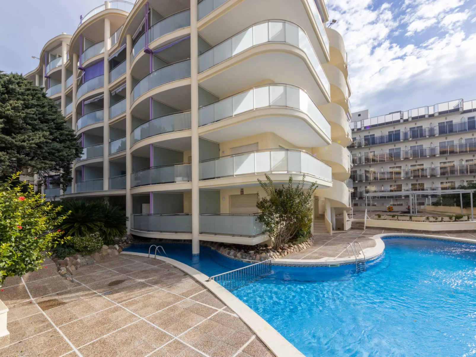 Calafont-Outside