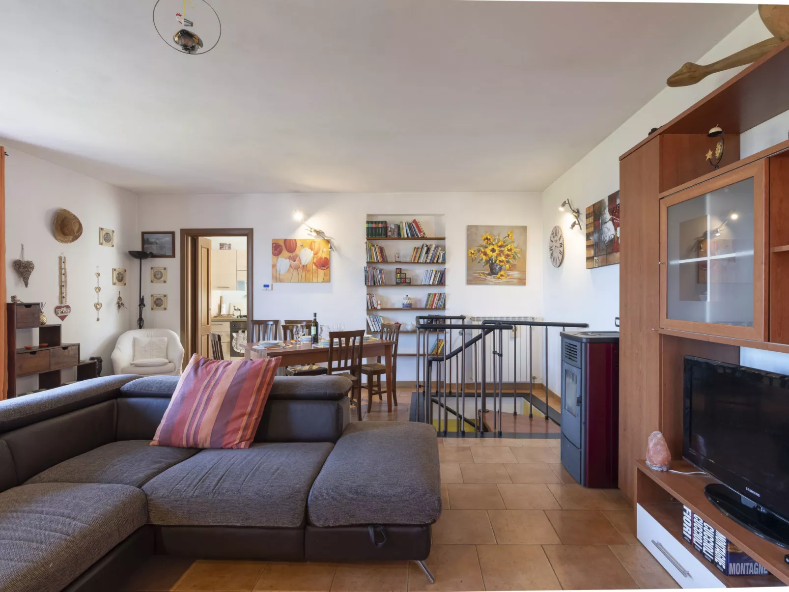 Lory House-Inside
