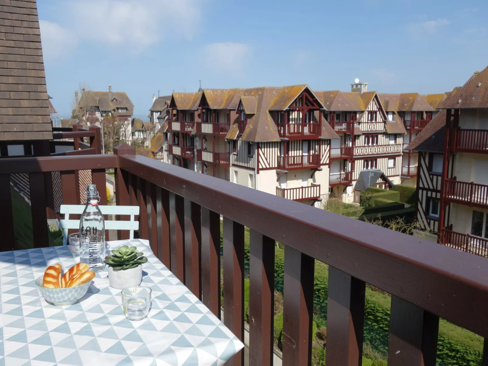 Le Fairway-Outside