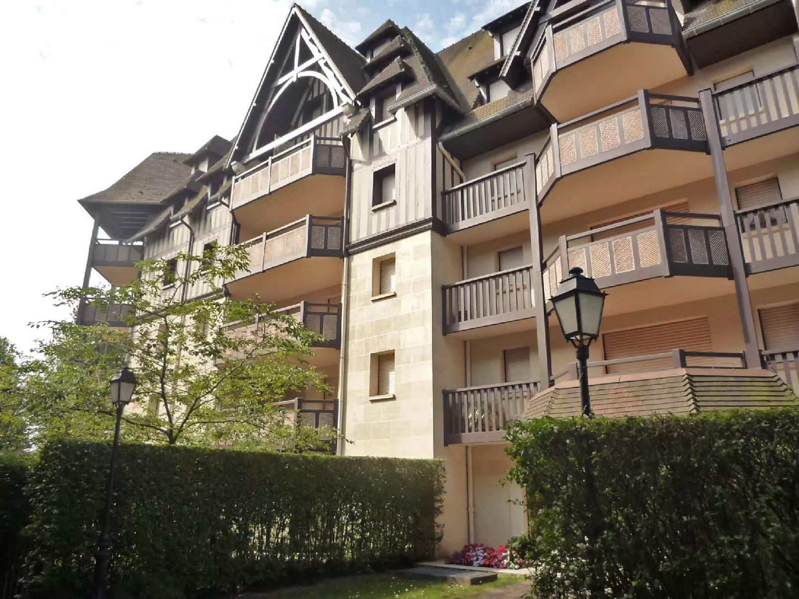 Le Fairway-Outside