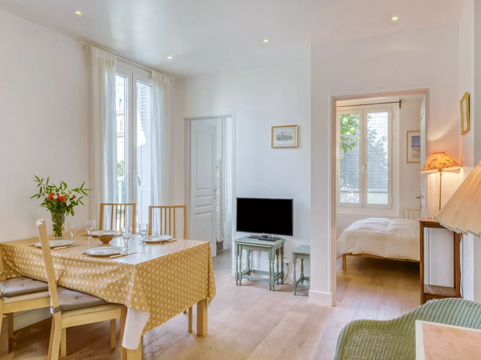 Les Roches-Inside