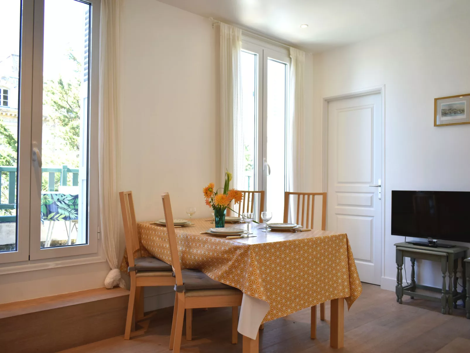 Les Roches-Inside