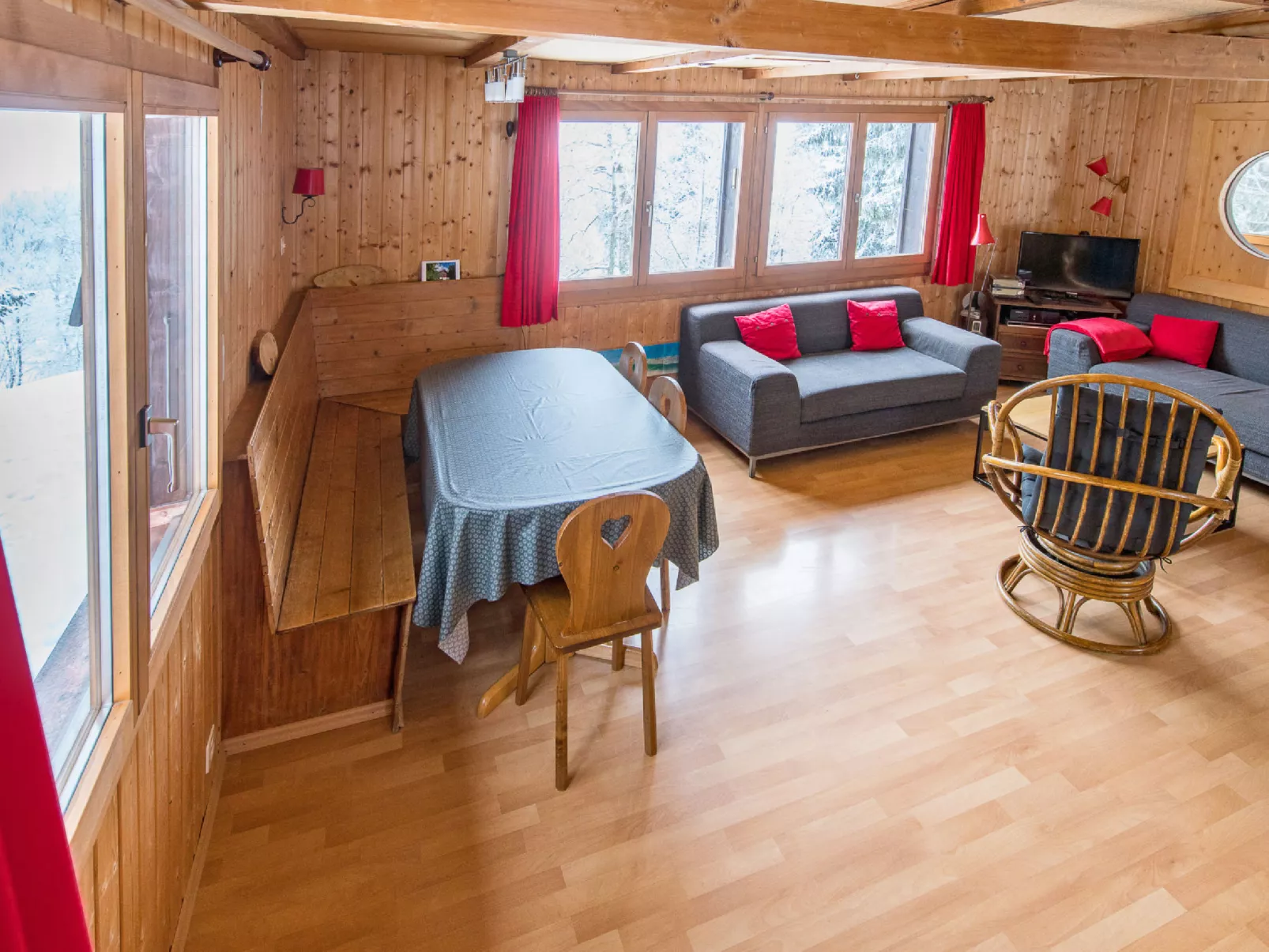 Chalet de la Vue des Alpes-Drinnen