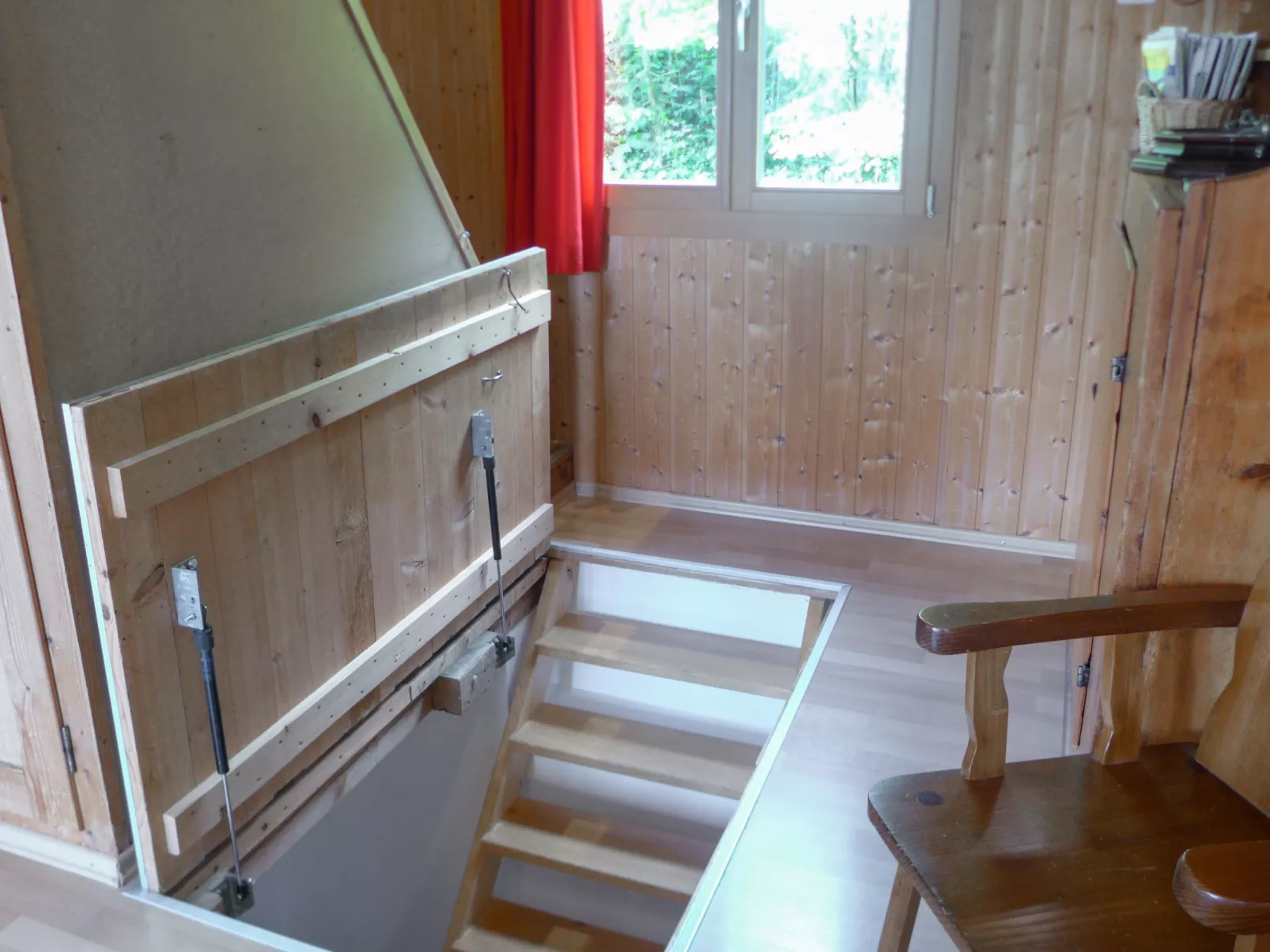 Chalet de la Vue des Alpes-Drinnen
