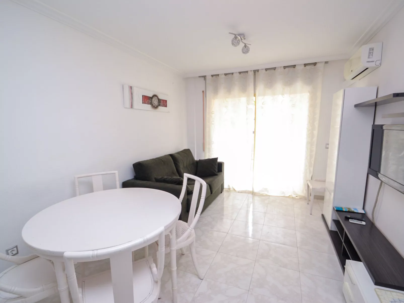 Jardines Family 204-Dedans
