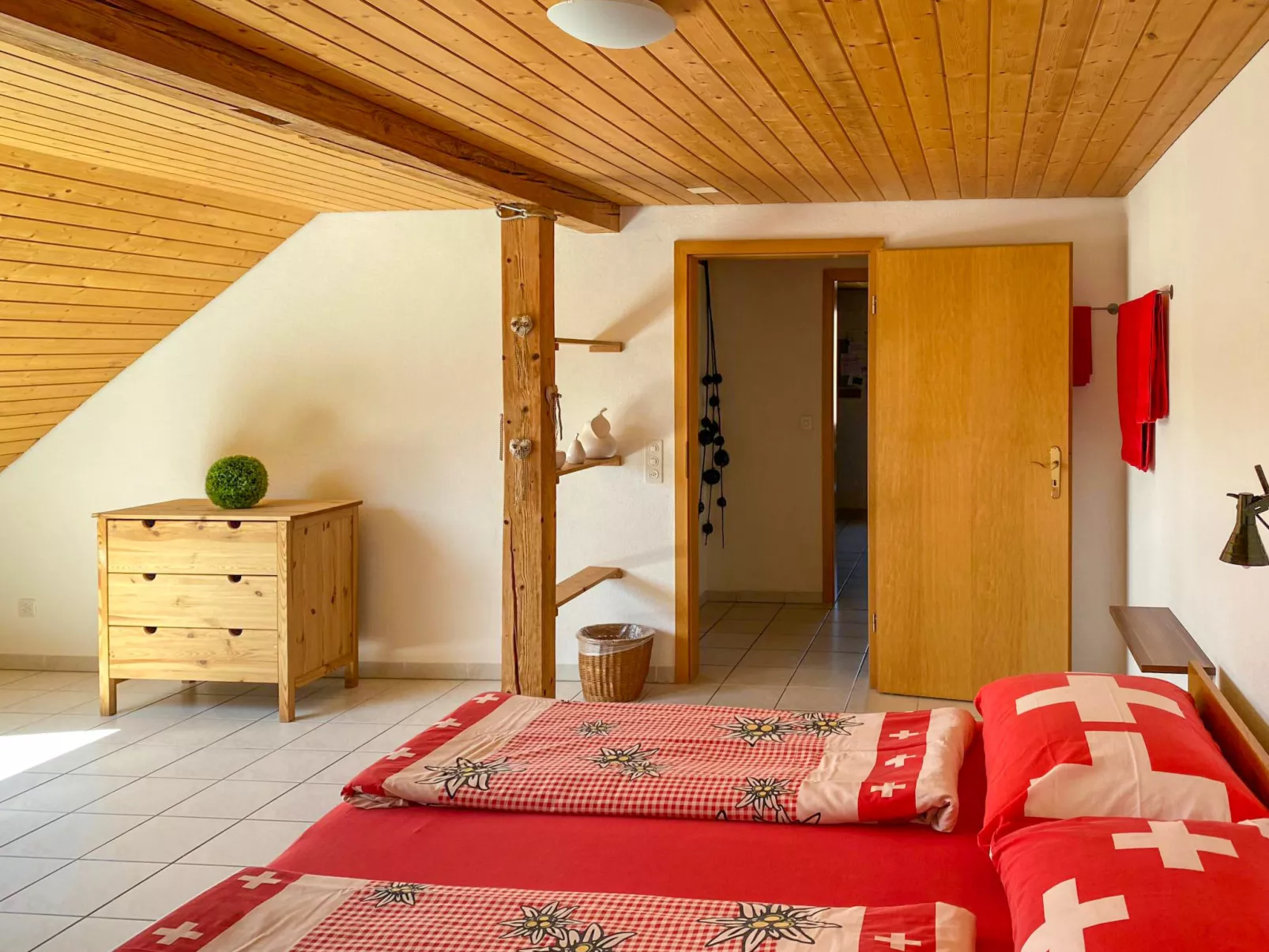 Arn's Place-Inside