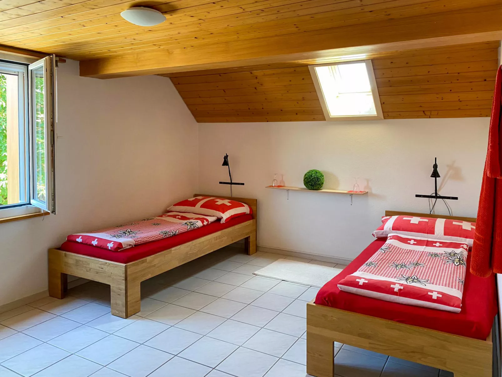 Arn's Place-Inside