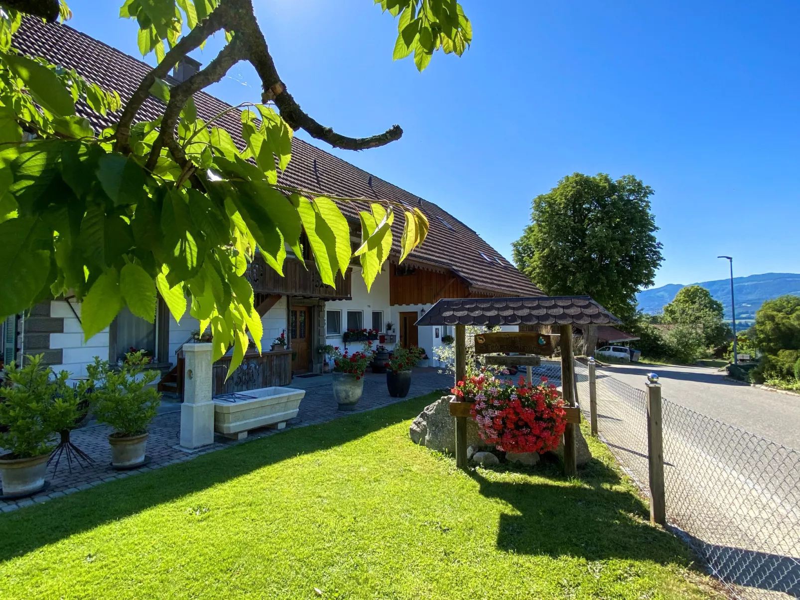 Arn's Place-Outside